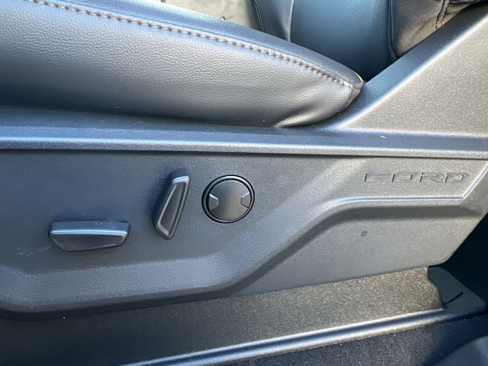 New 2026 Ford F250 Lariat w/ Black Appearance Package image 14