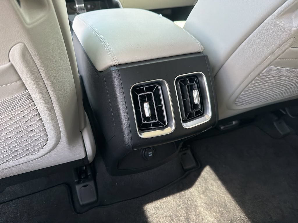 Certified 2025 Kia Sorento EX w/ Panoramic Sunroof Package FWD image 22
