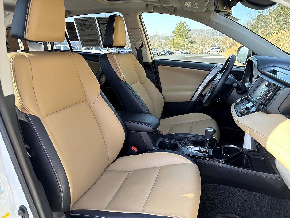 Used 2018 Toyota RAV4 Limited image 21