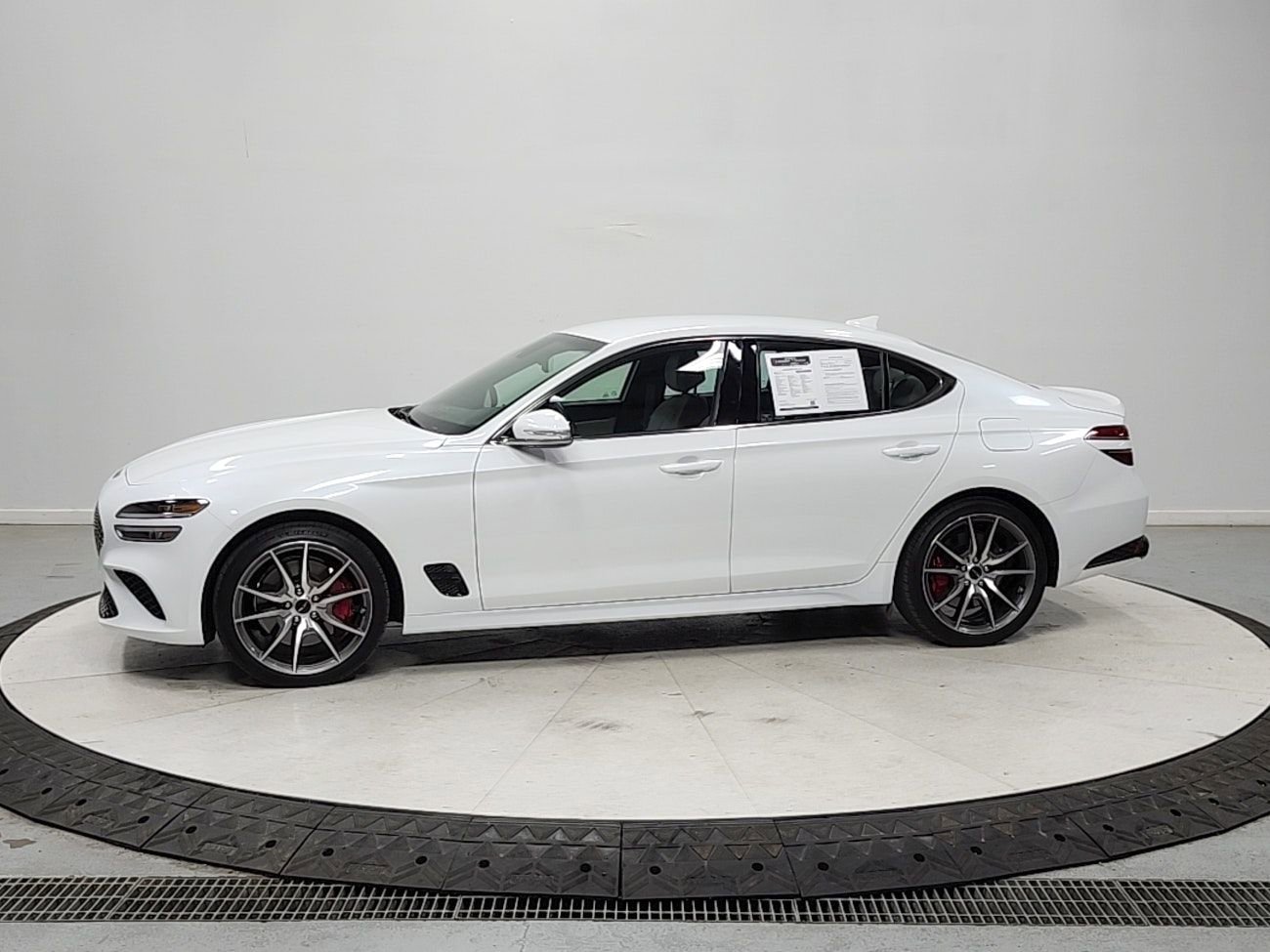Used 2025 Genesis G70 2.5T RWD image 4