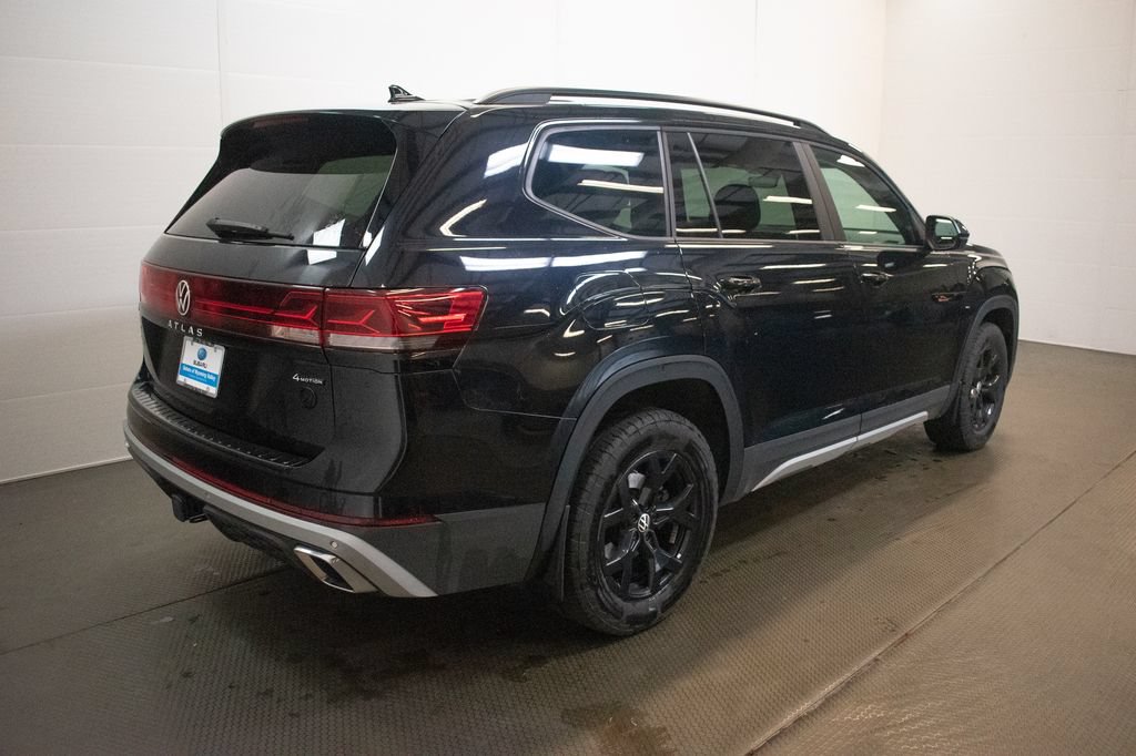 Used 2024 Volkswagen Atlas Peak Edition SE AWD/4WD image 4