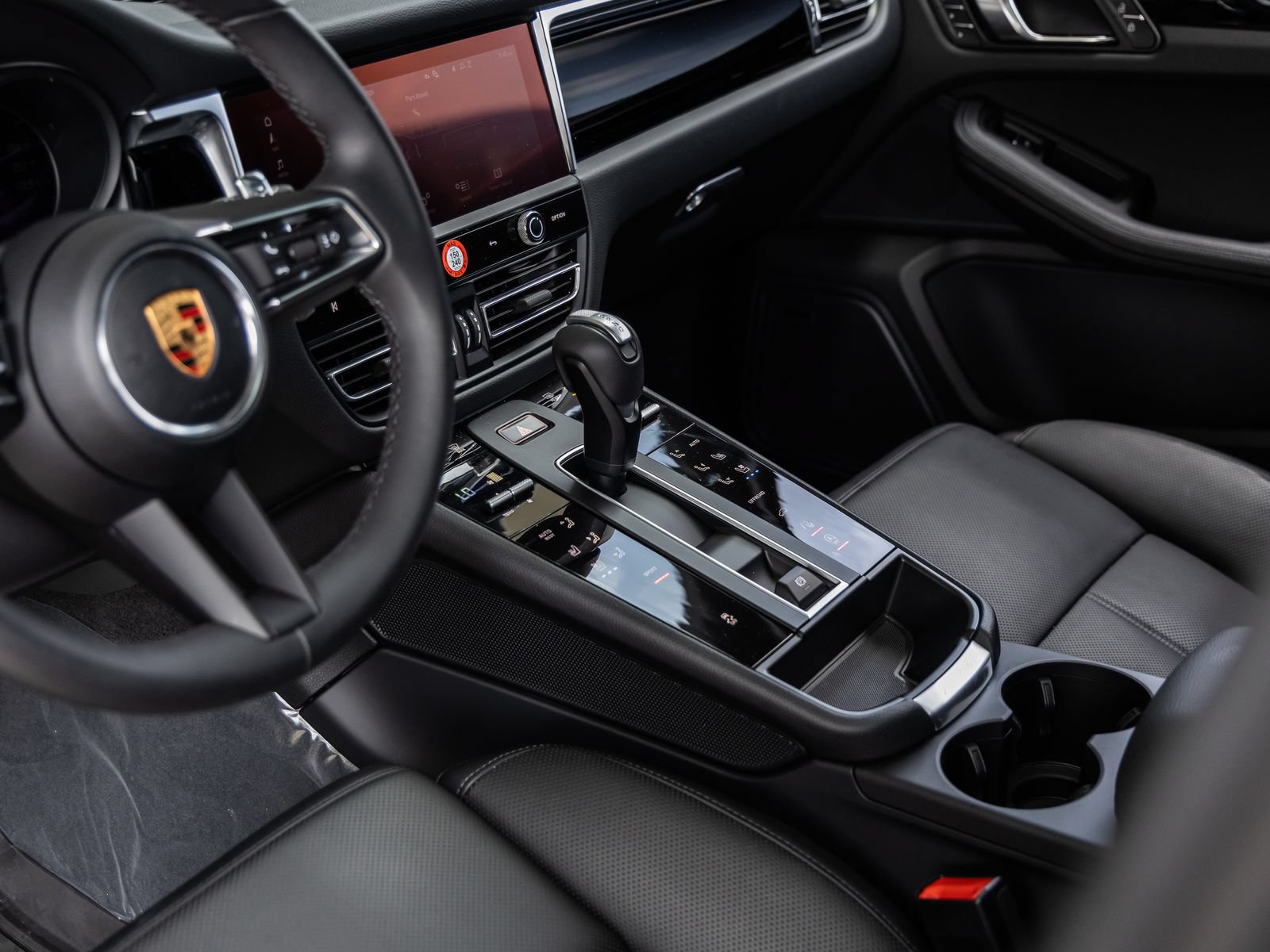 Certified 2026 Porsche Macan AWD/4WD image 28