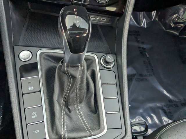 Used 2024 Volkswagen Jetta SE w/ Panoramic Sunroof Package image 12