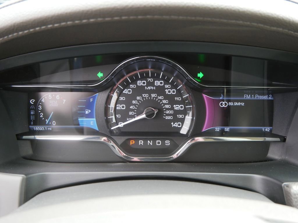 Used 2013 Lincoln MKS AWD image 29