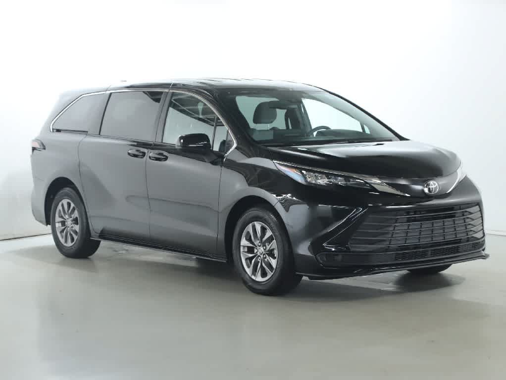 Certified 2026 Toyota Sienna LE AWD/4WD image 9