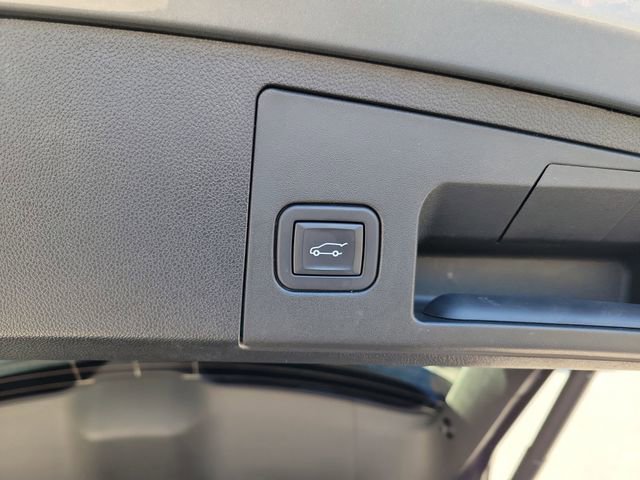 Used 2024 Cadillac XT4 Premium Luxury FWD image 11