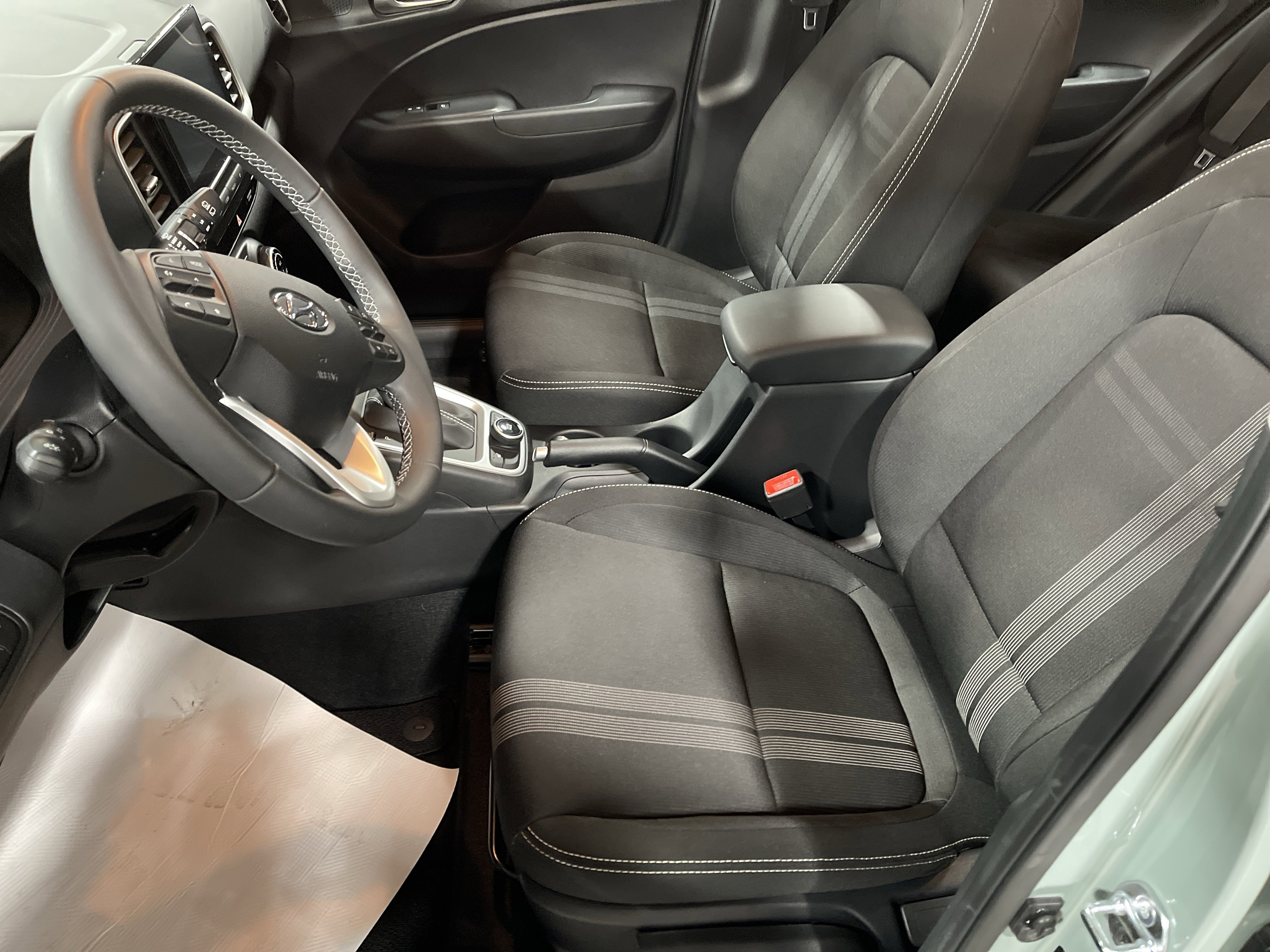 Used 2026 Hyundai Venue SEL image 9