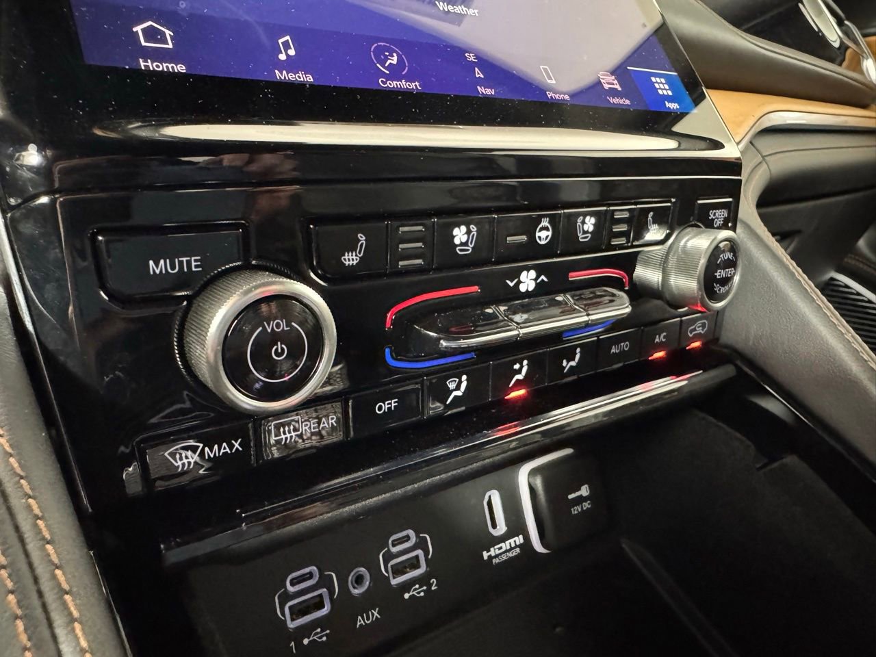 Used 2023 Jeep Grand Cherokee Summit AWD/4WD image 35