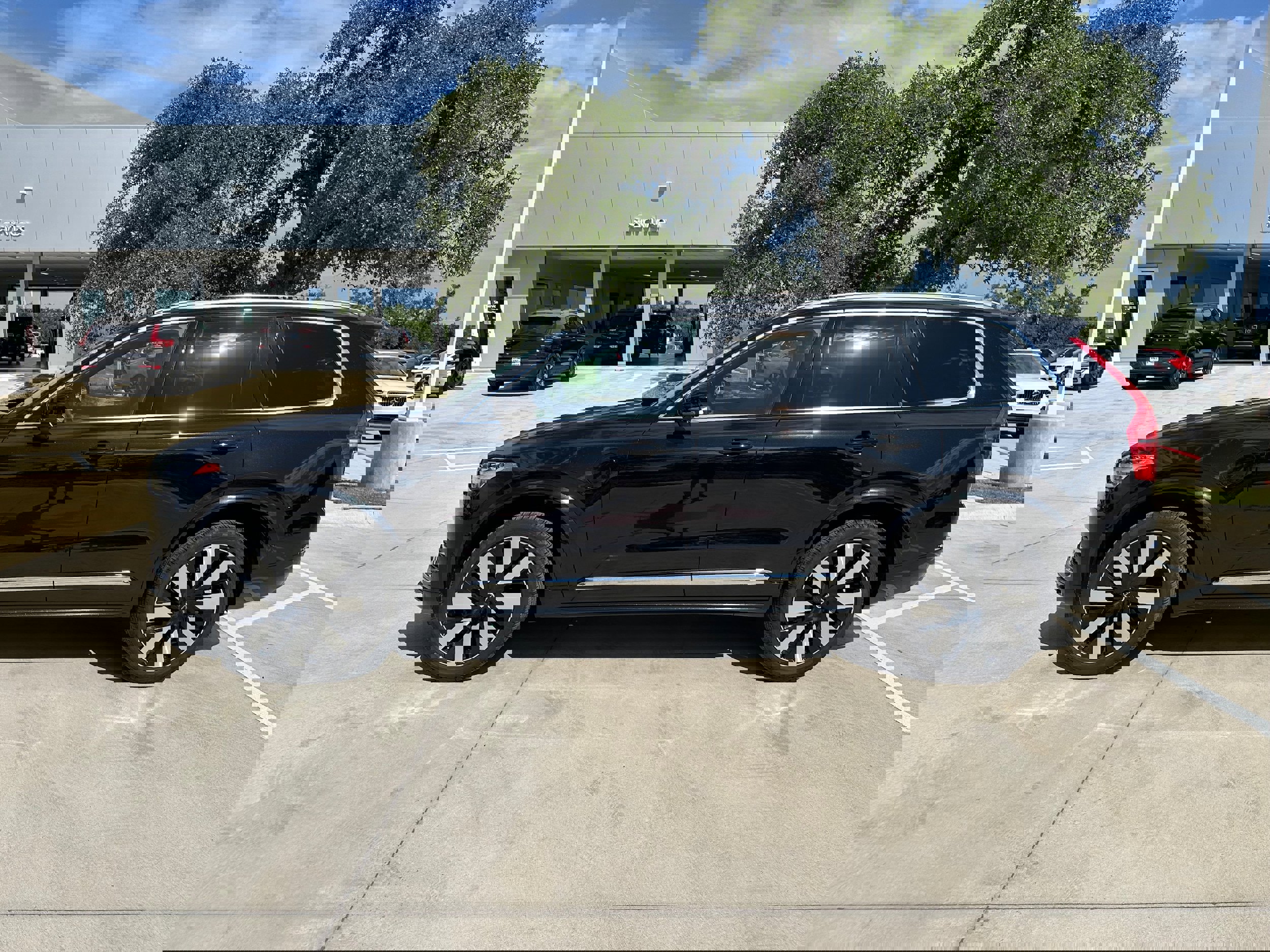 Certified 2024 Volvo XC90 T8 Ultimate image 3