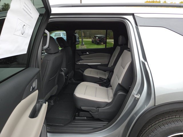 New 2027 Chevrolet Traverse LT w/ LPO, Floor Liner Package AWD/4WD image 27