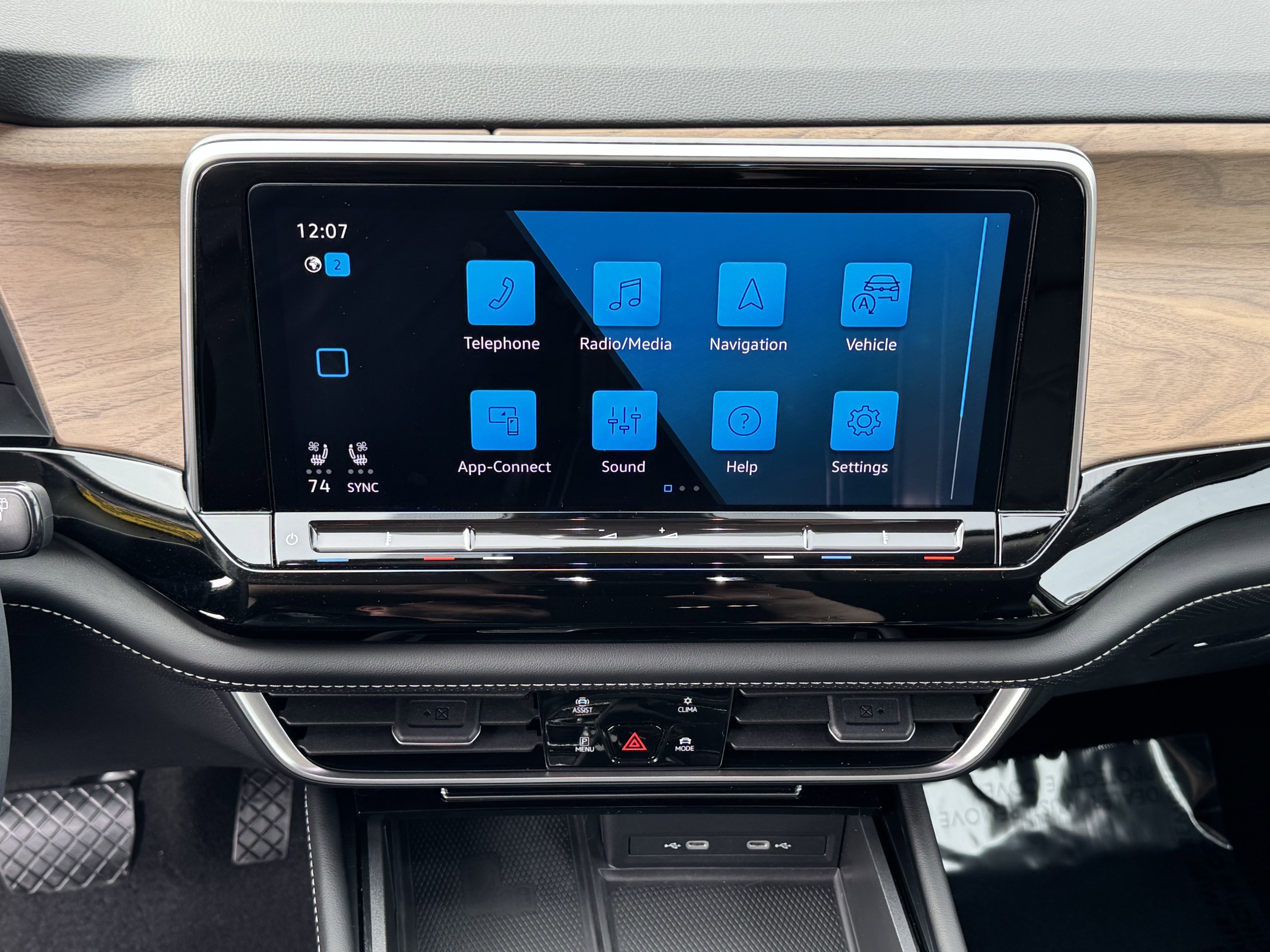 Used 2024 Volkswagen Atlas SE image 25