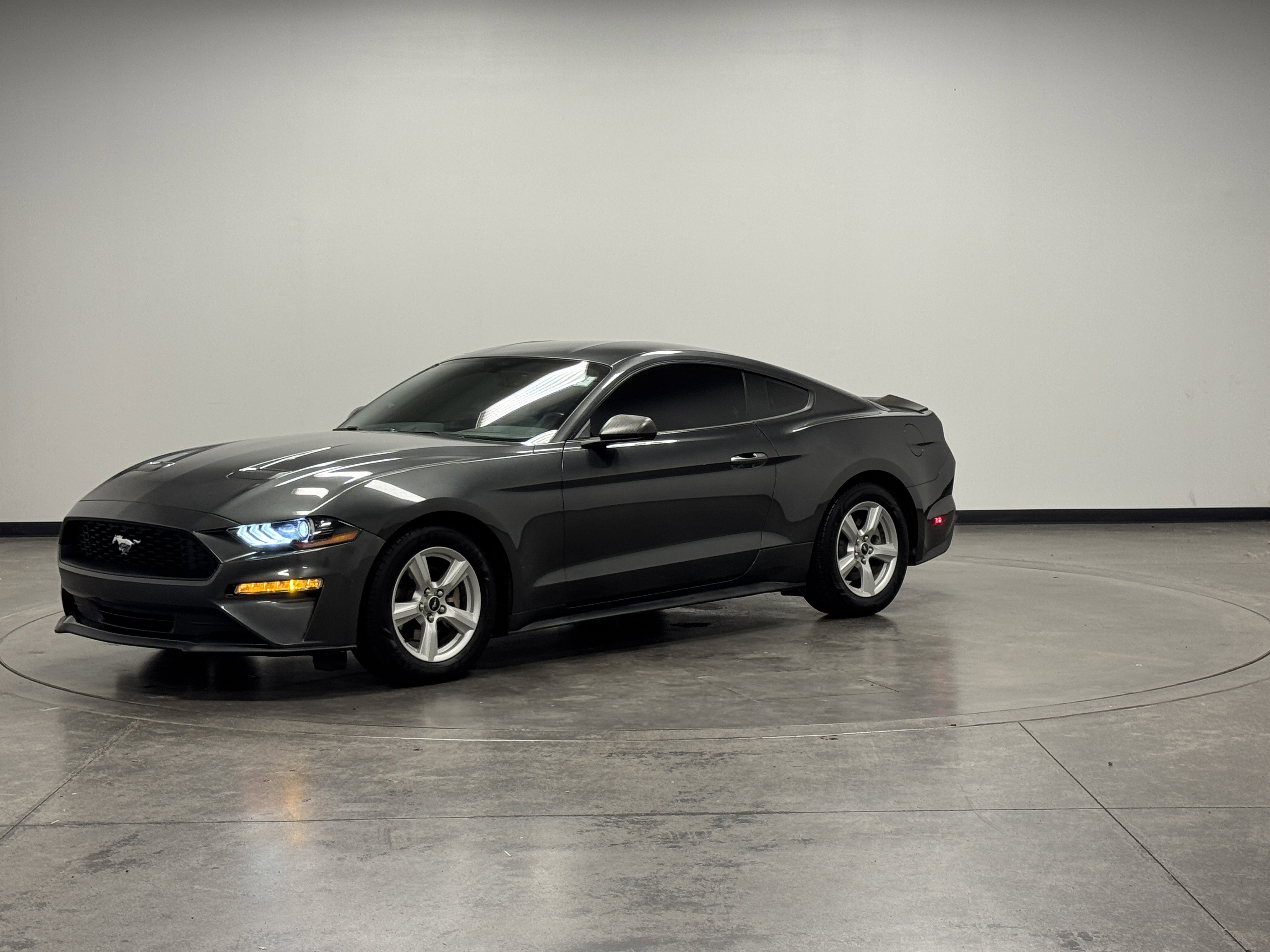 Used 2019 Ford Mustang Coupe image 4