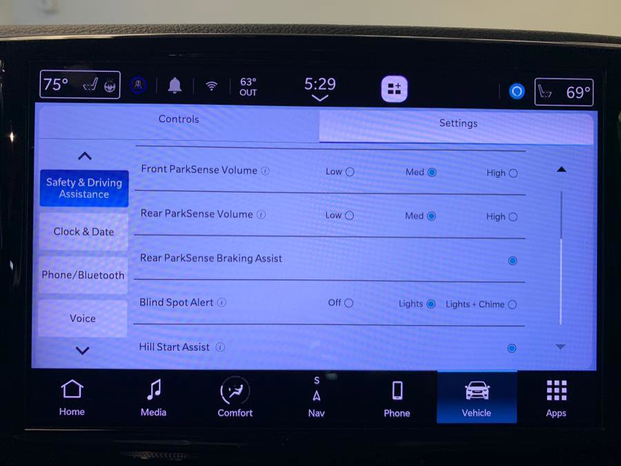 Used 2022 Chrysler Pacifica Touring-L w/ Uconnect Theater Family Group image 34