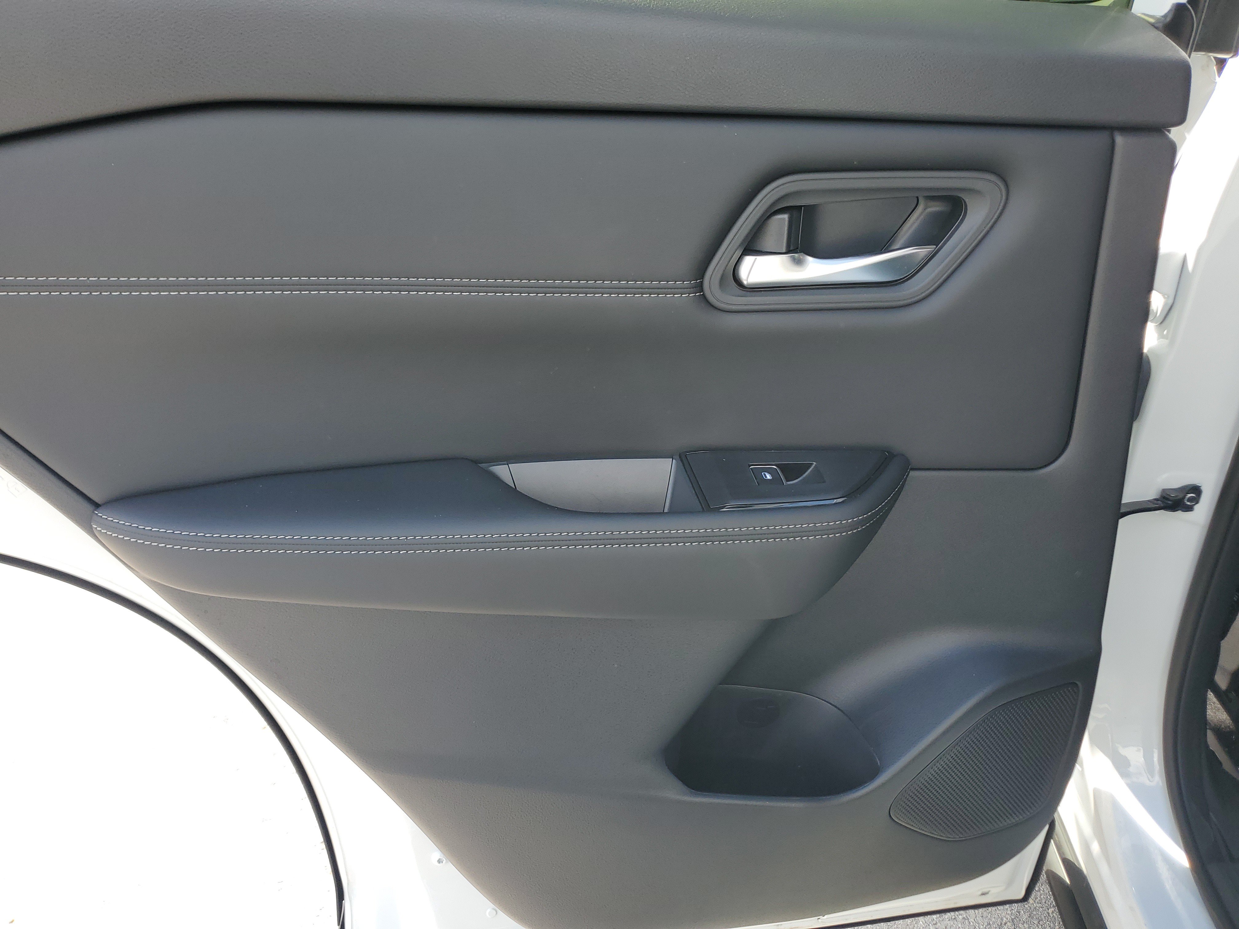 Used 2025 Nissan Rogue SL FWD image 29