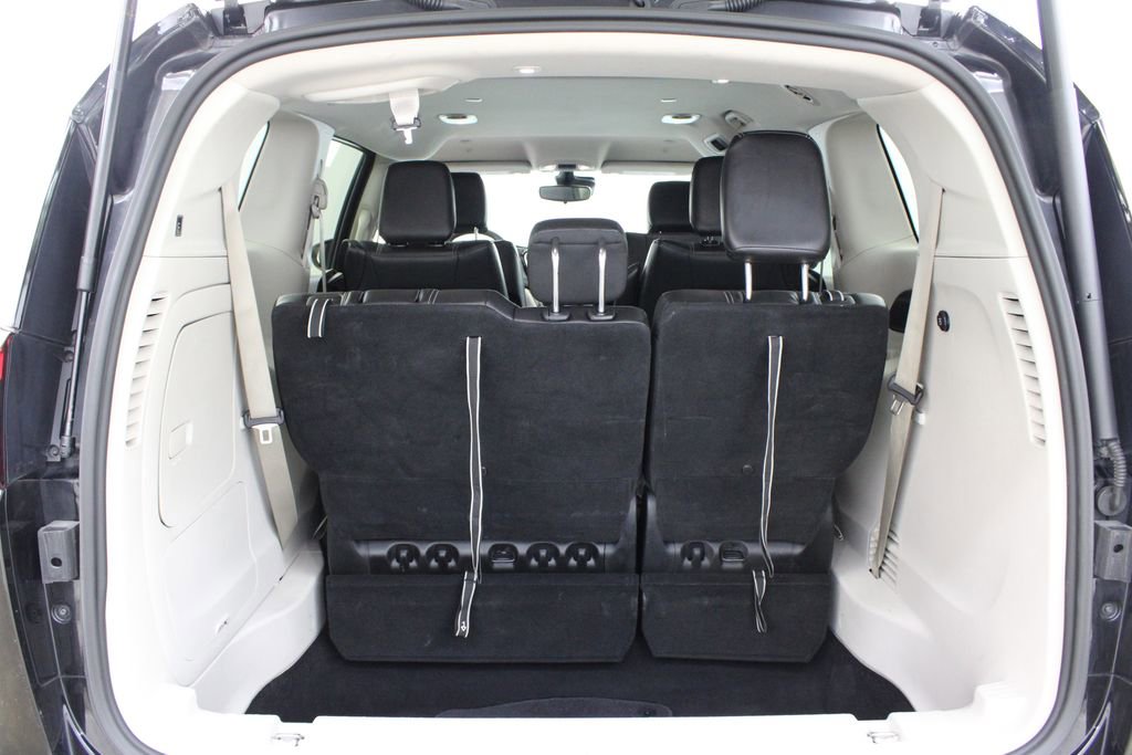 Used 2023 Chrysler Pacifica Touring-L FWD image 30