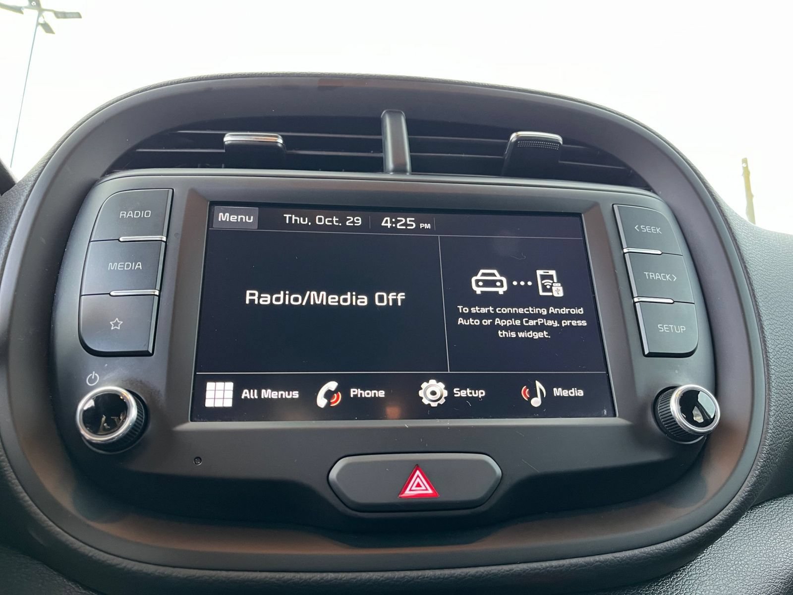 Used 2025 Kia Soul LX w/ LX Technology Package FWD image 19