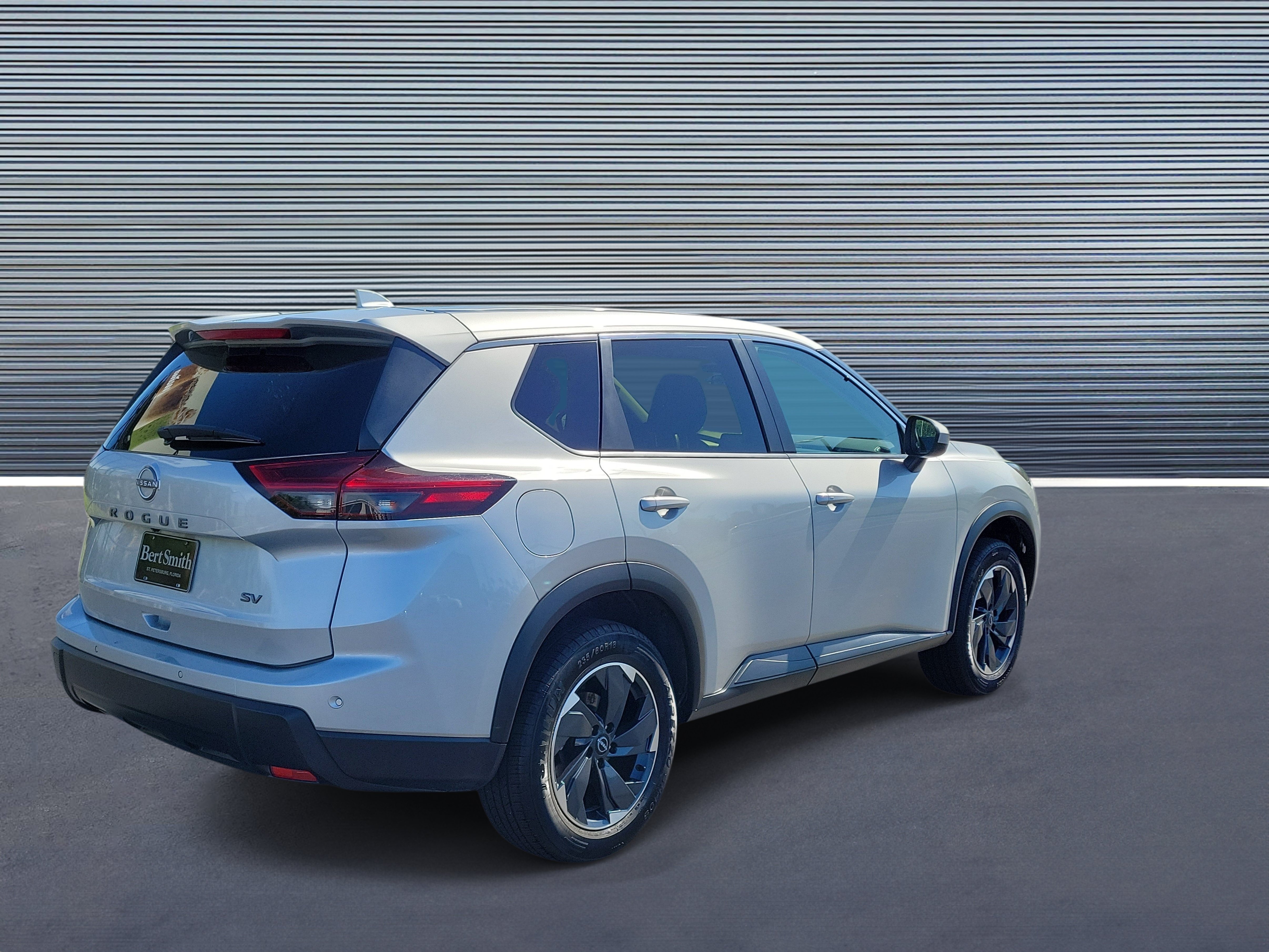 Used 2024 Nissan Rogue SV FWD image 3