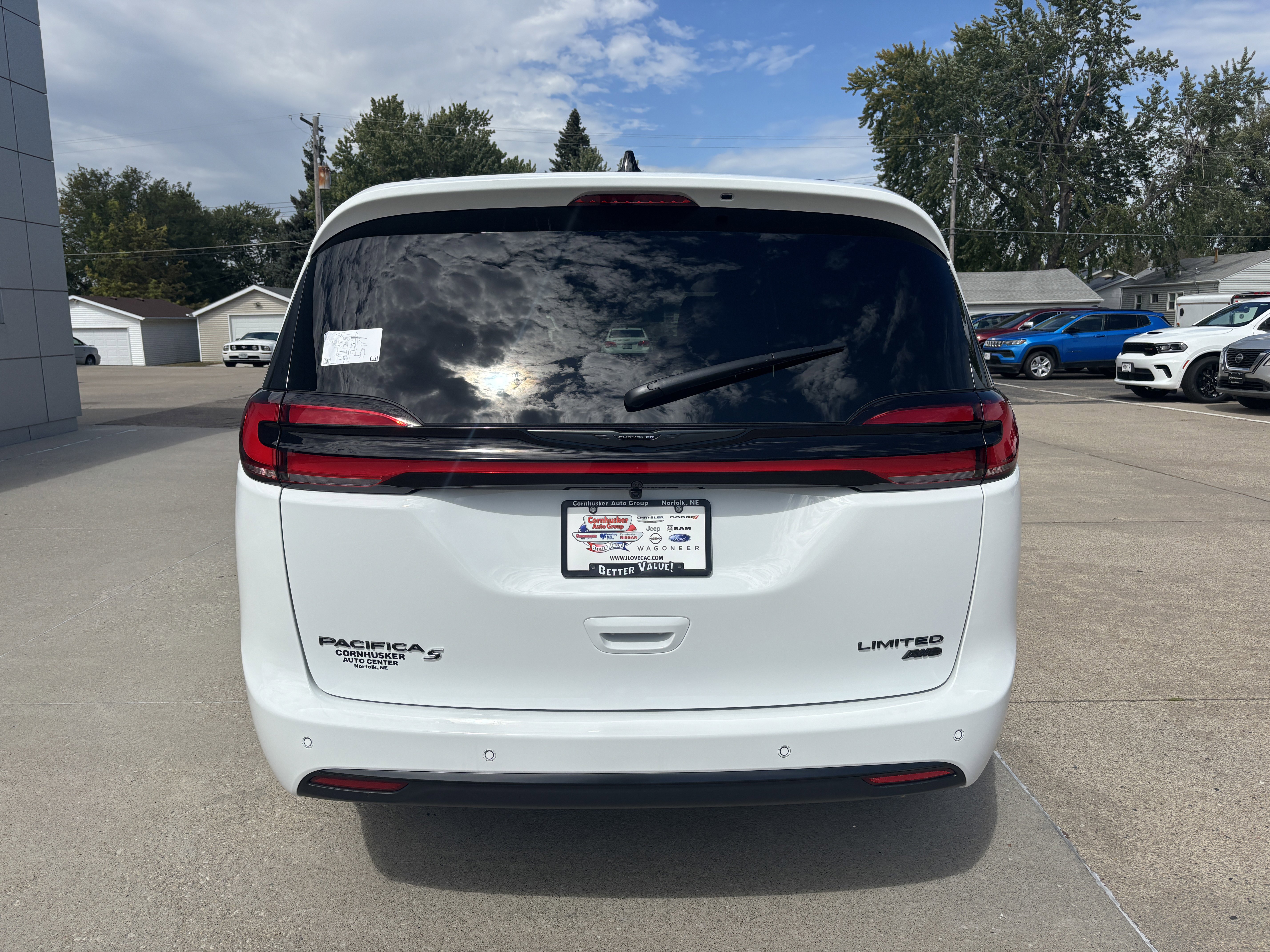 New 2026 Chrysler Pacifica Limited w/ S Appearance Package image 7