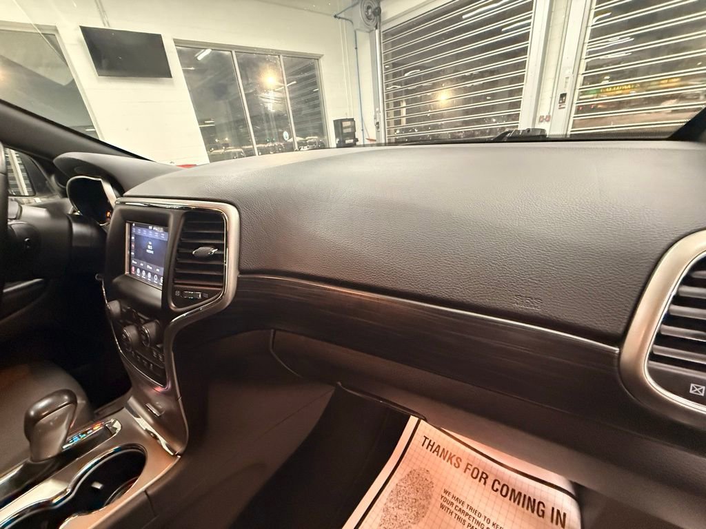 Used 2020 Jeep Grand Cherokee Laredo image 17