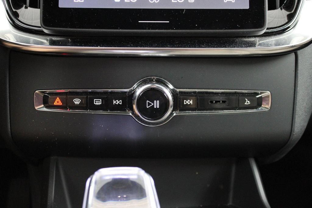 Certified 2025 Volvo XC90 B5 Ultra AWD/4WD image 38