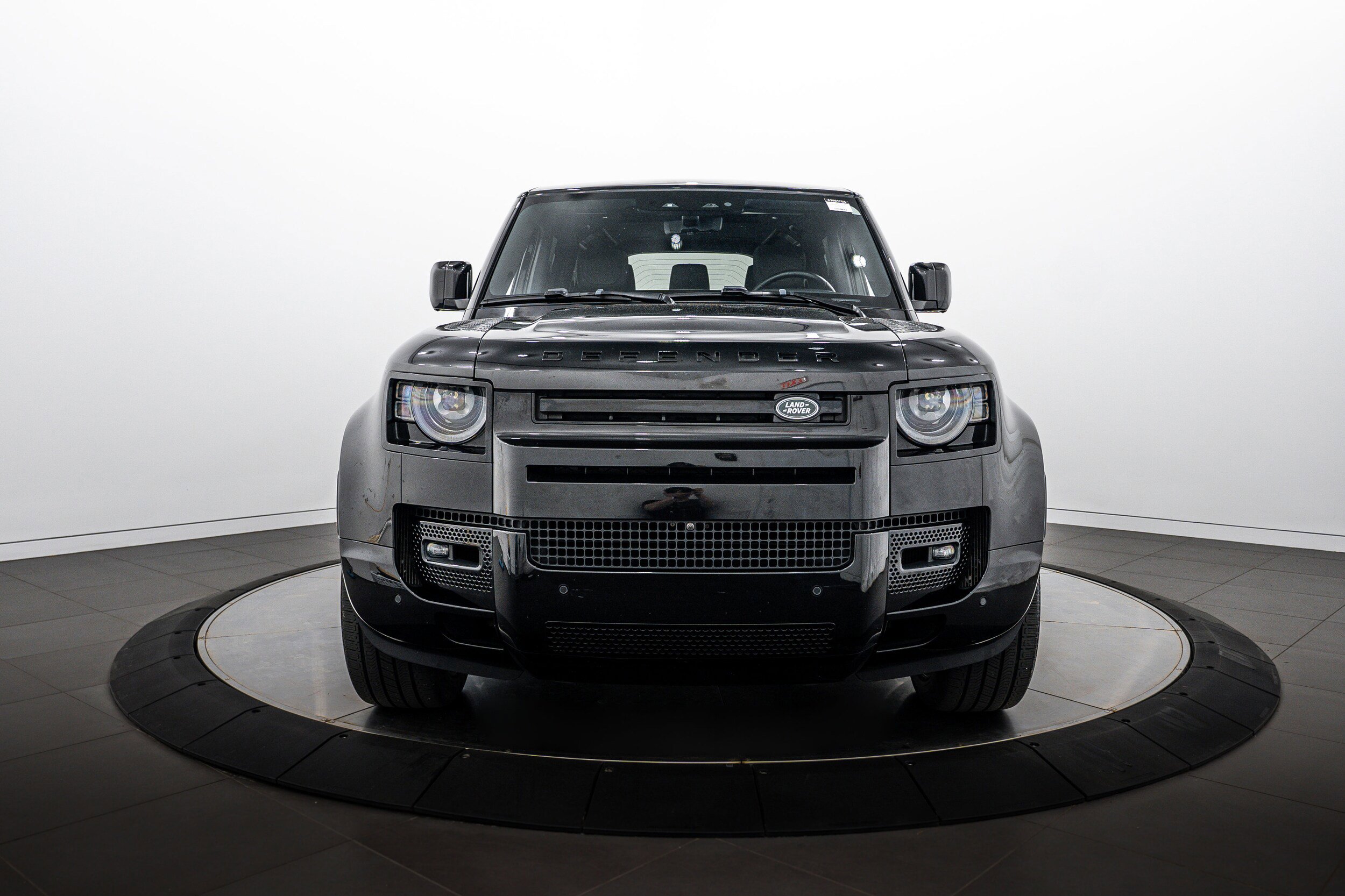 Used 2023 Land Rover Defender 110 X AWD/4WD image 21