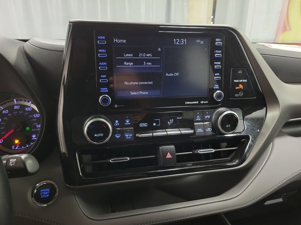 Used 2022 Toyota Highlander LE AWD/4WD image 14
