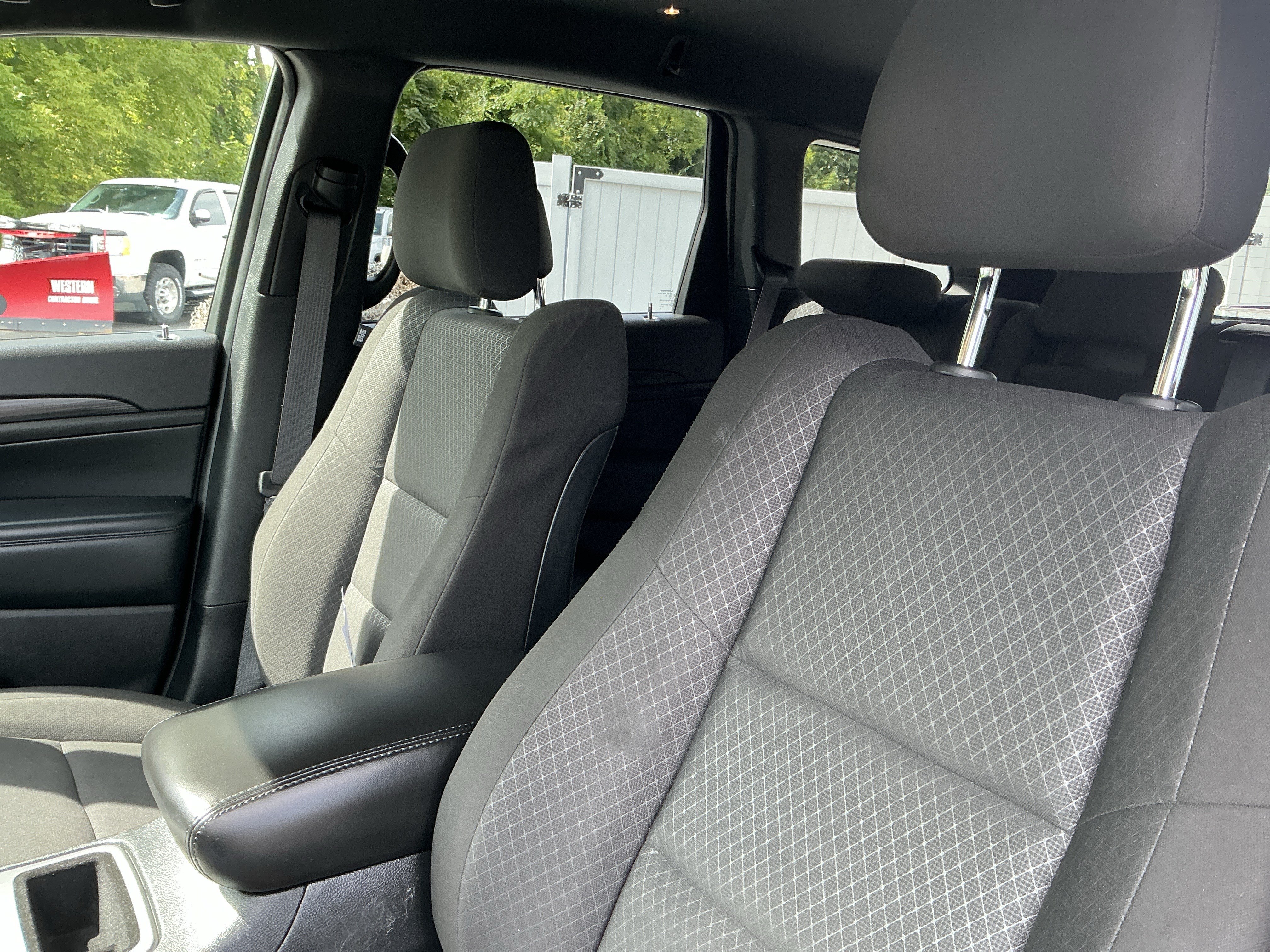 Used 2021 Jeep Grand Cherokee Laredo AWD/4WD image 15