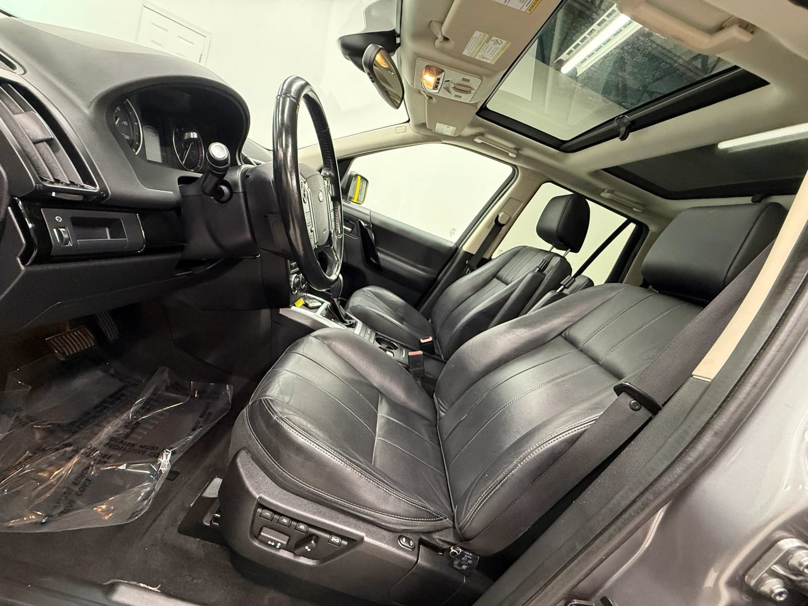Used 2015 Land Rover LR2 HSE AWD/4WD image 16