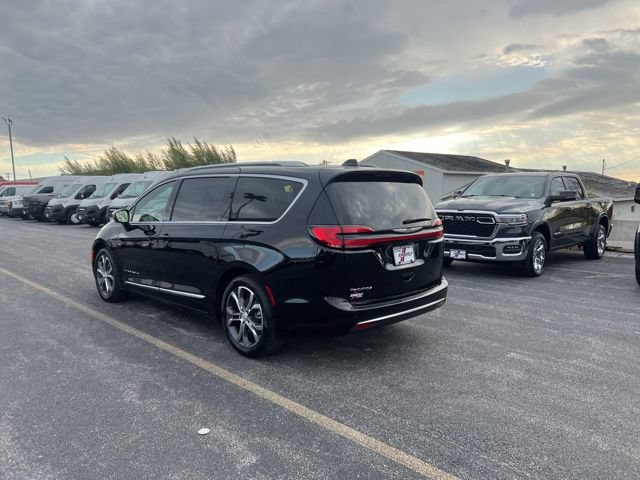 New 2026 Chrysler Pacifica Pinnacle FWD image 3