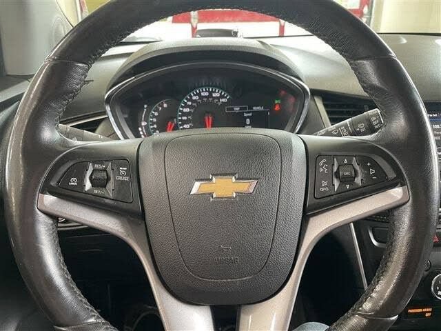 Used 2022 Chevrolet Trax LT w/ Driver Confidence Package AWD/4WD image 14