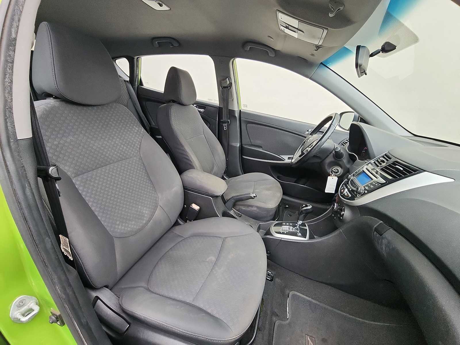 Used 2012 Hyundai Accent SE FWD image 23