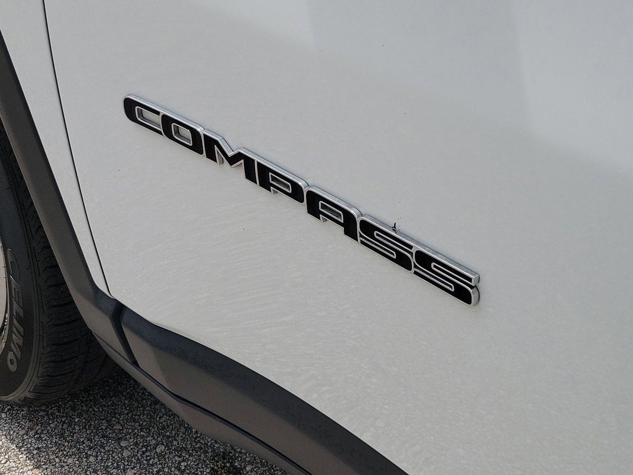 Used 2025 Jeep Compass Latitude w/ Sun & Sound Group AWD/4WD image 8