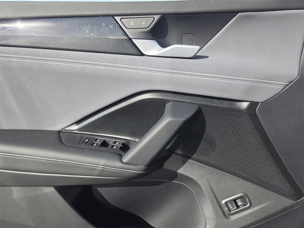 New 2026 Volkswagen Tiguan SE R-Line image 19