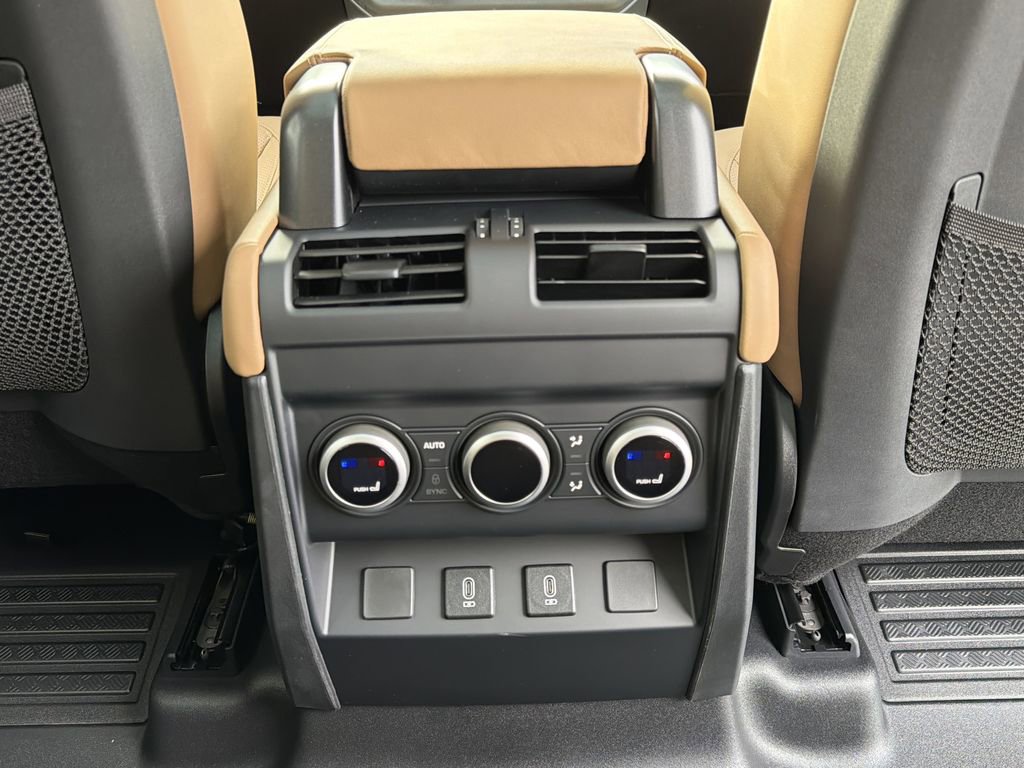 New 2026 Land Rover Defender 110 X-Dynamic SE image 19