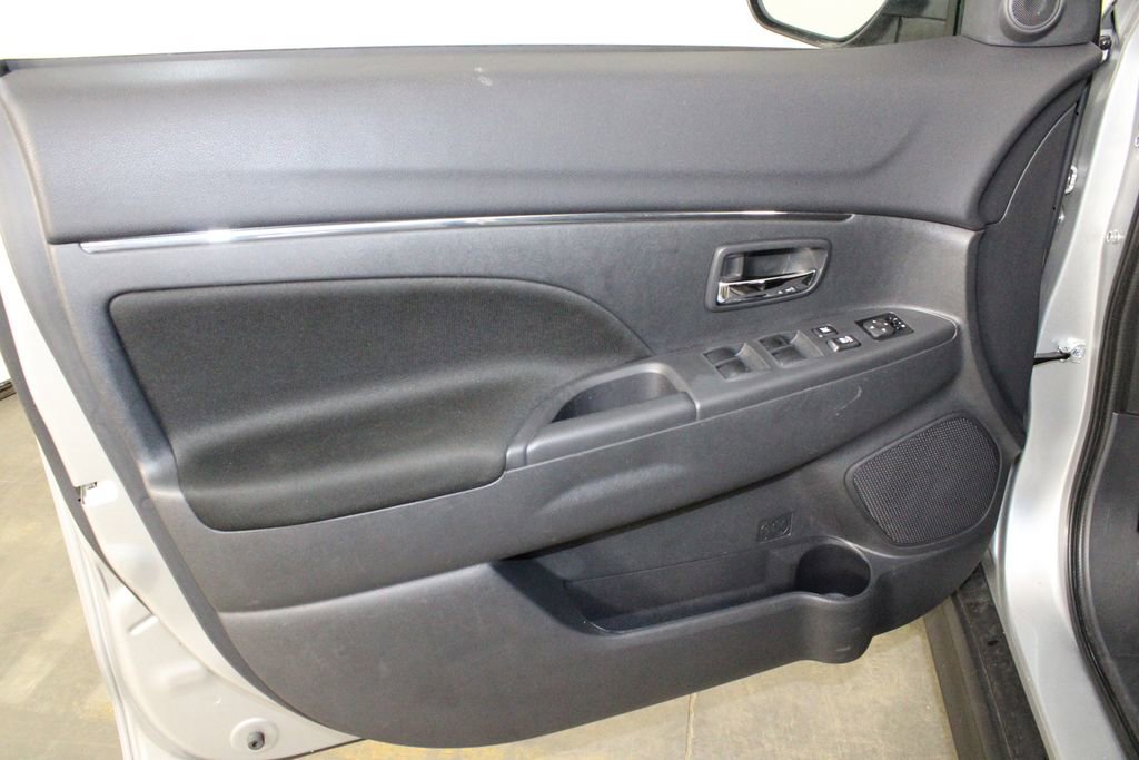 Used 2025 Mitsubishi Outlander Sport ES image 15