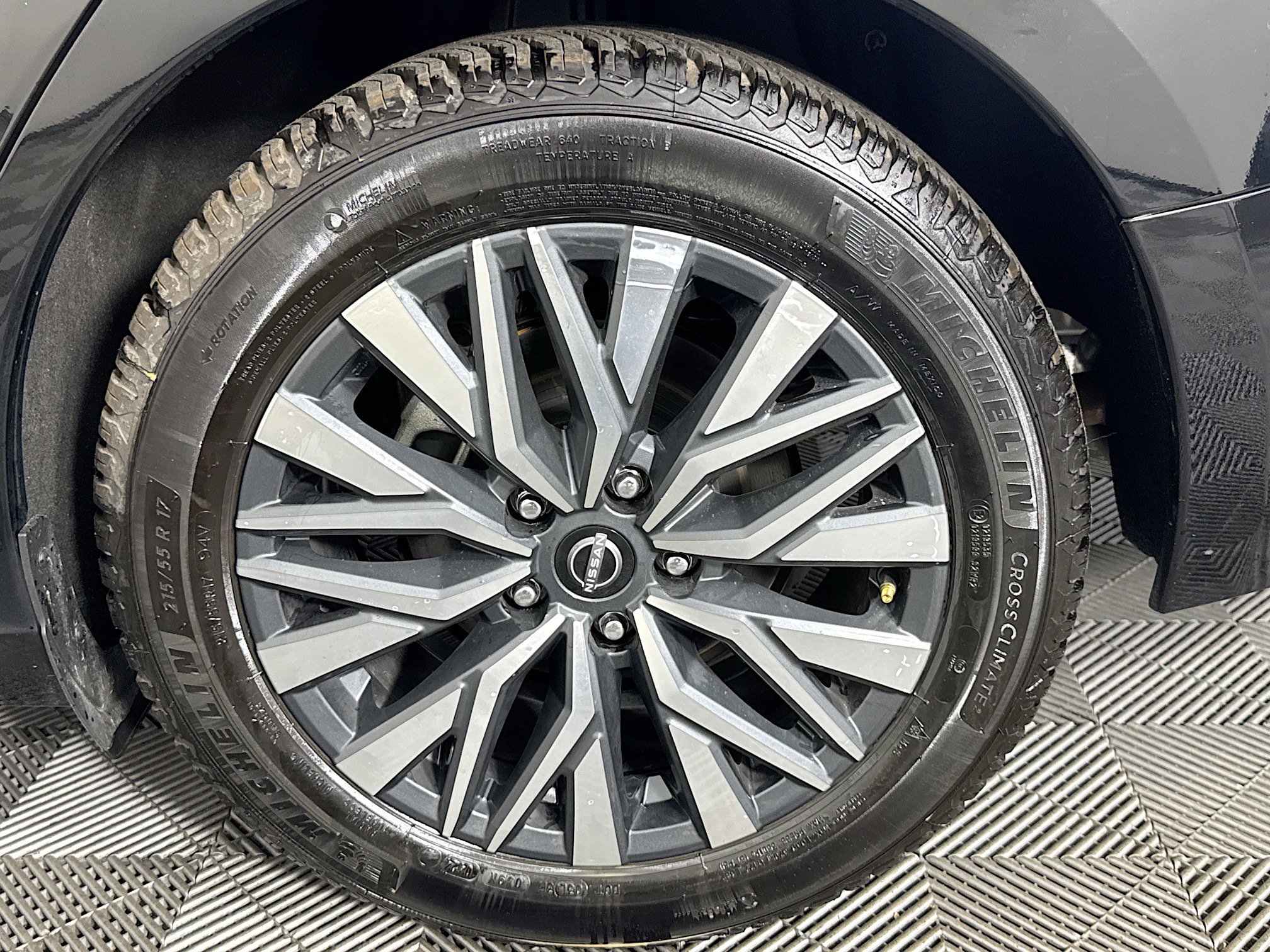 Used 2025 Nissan Altima 2.5 SV image 36