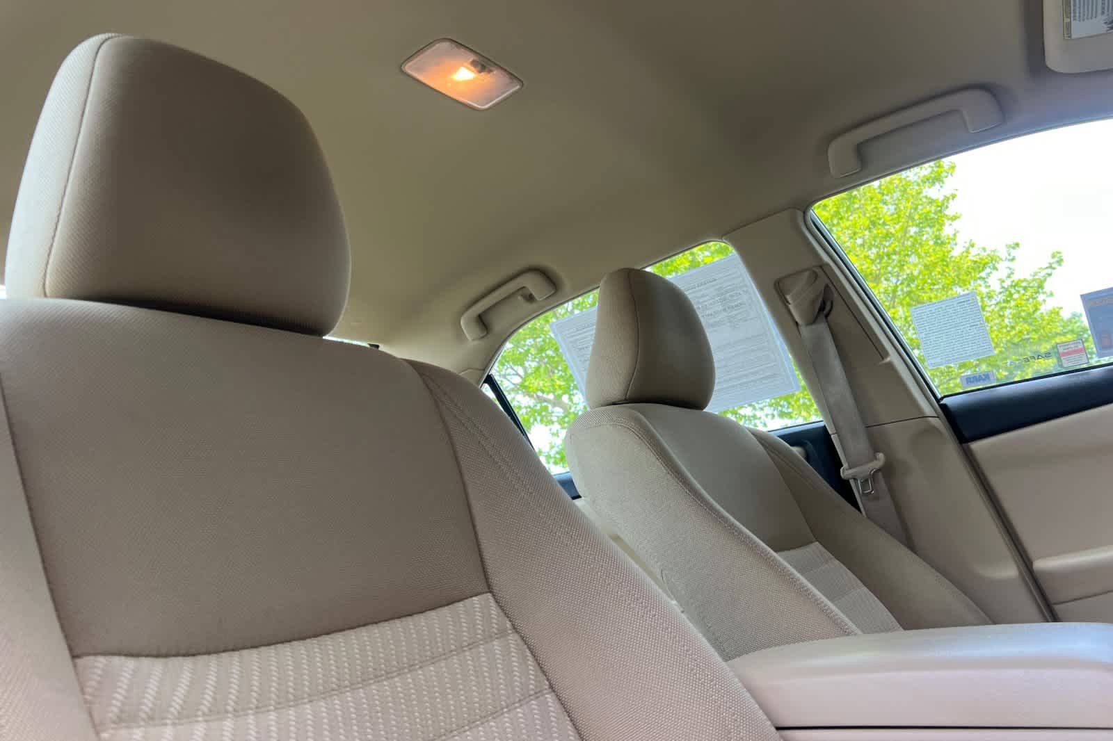 Used 2015 Toyota Camry LE FWD image 16