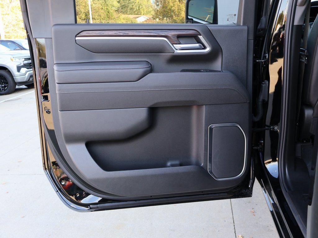 New 2025 GMC Sierra 2500 SLT w/ SLT Convenience Package image 26