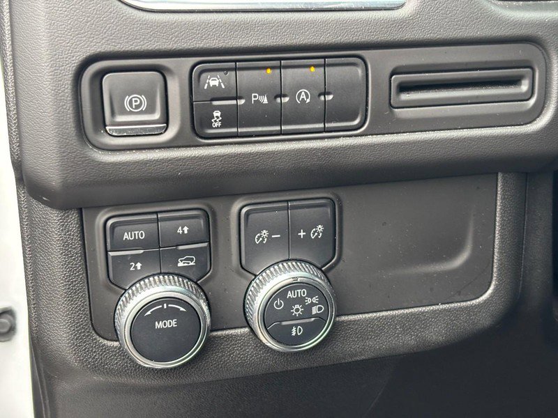 Used 2023 GMC Yukon SLT image 18