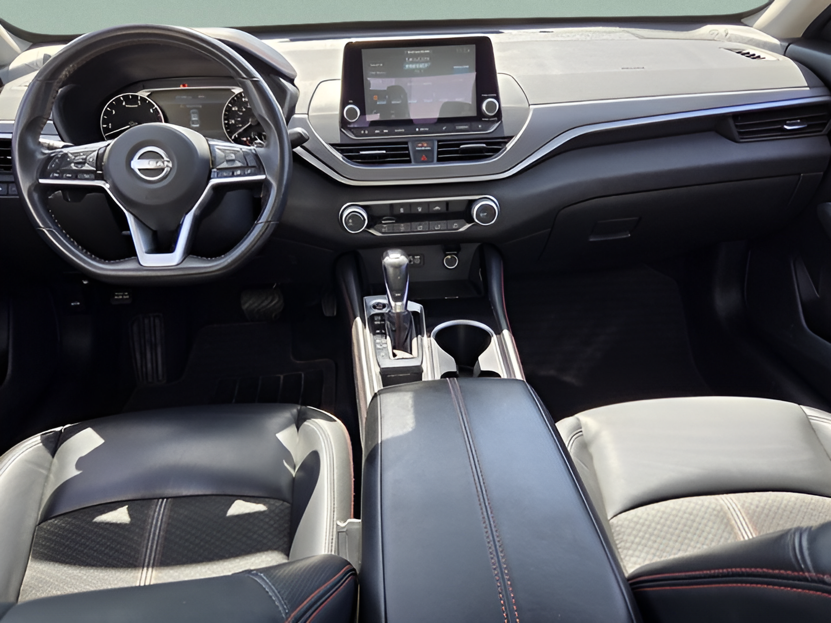 Used 2024 Nissan Altima 2.5 SR FWD image 12