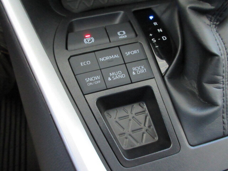 Used 2025 Toyota RAV4 XLE Premium image 25