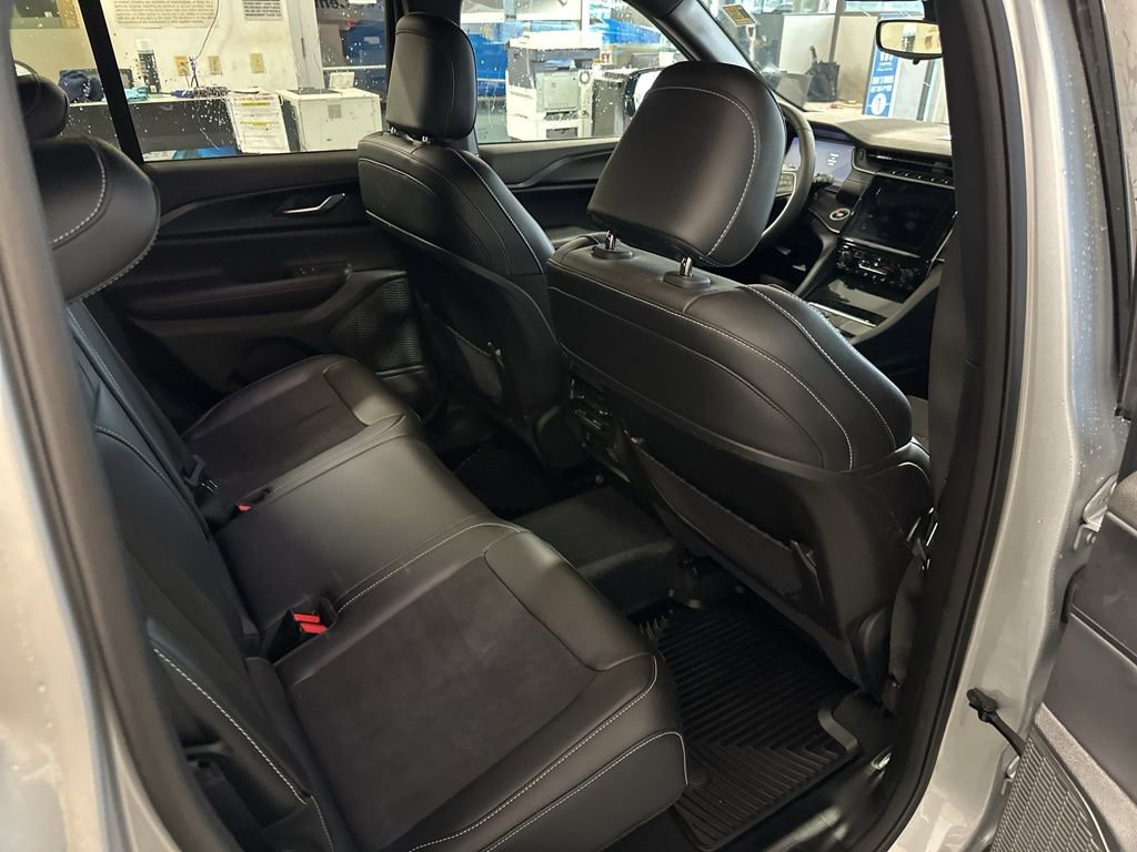 Used 2024 Jeep Grand Cherokee Altitude image 19