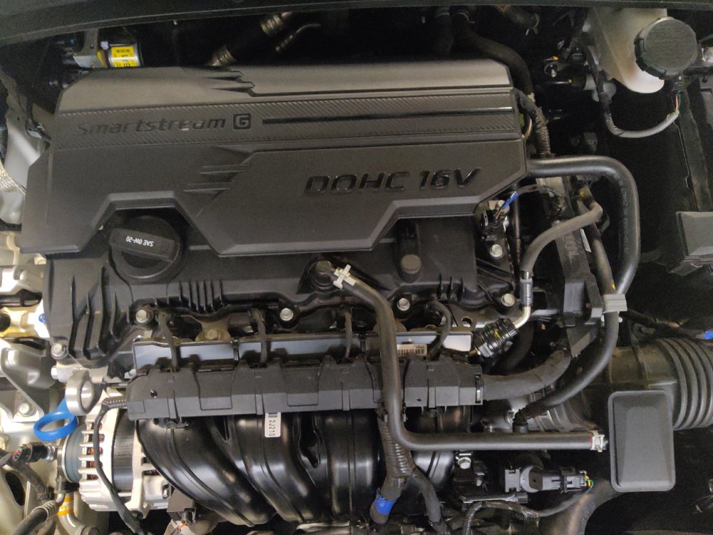 Used 2025 Hyundai Elantra SE FWD image 30