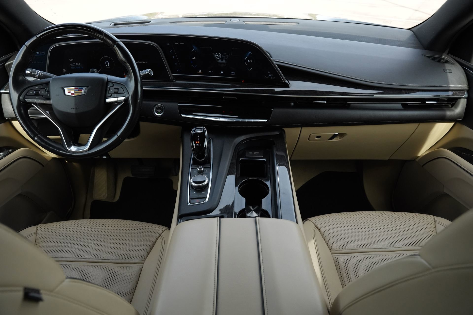 Used 2023 Cadillac Escalade Premium Luxury image 7