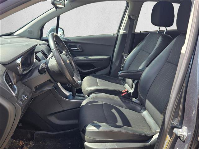 Used 2022 Chevrolet Trax LT w/ LT Convenience Package image 15