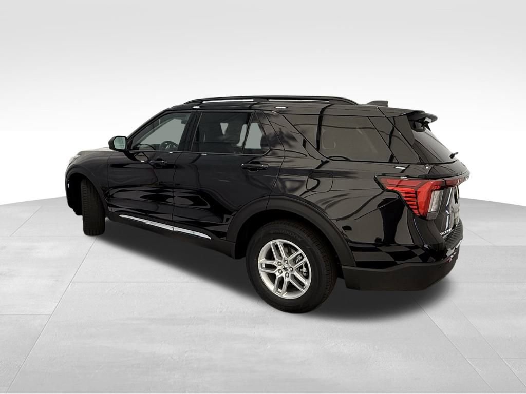 New 2025 Ford Explorer Active image 2