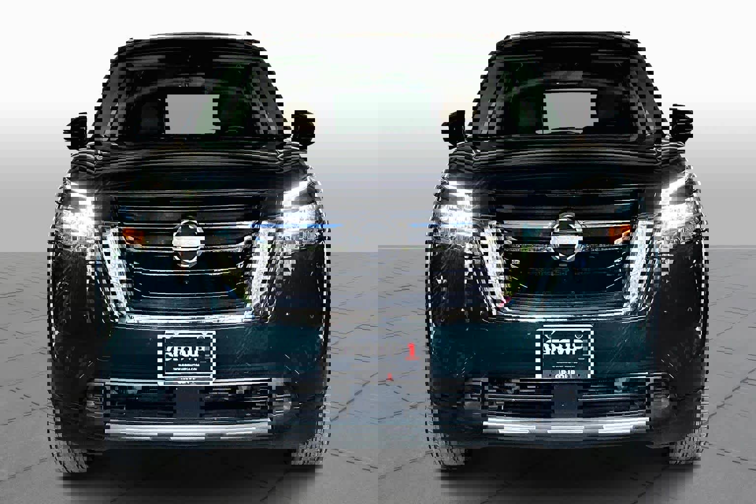 Used 2024 Nissan Pathfinder Platinum image 3