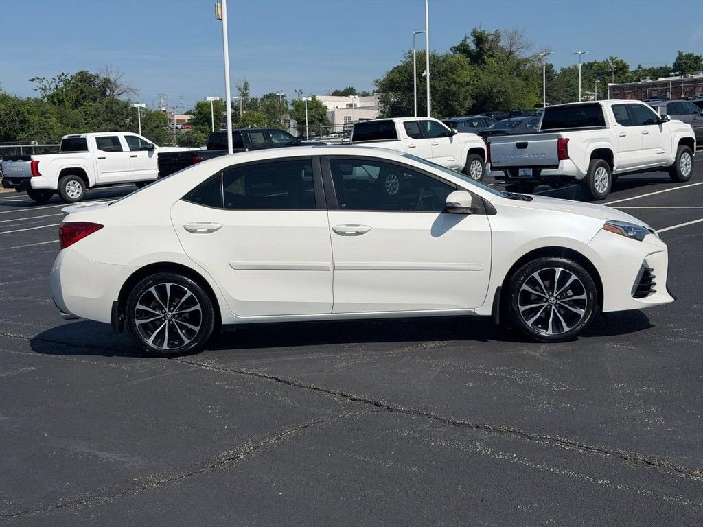 Used 2017 Toyota Corolla SE w/ SE Premium Package FWD image 2