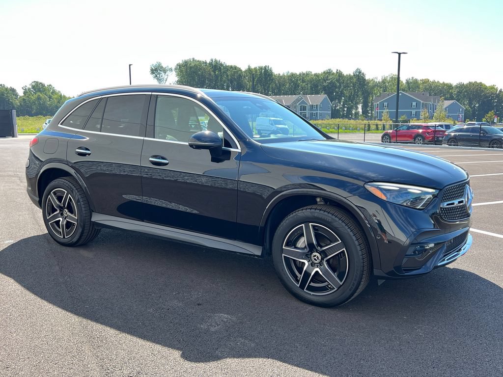 Used 2023 Mercedes-Benz GLC 300 4MATIC image 2