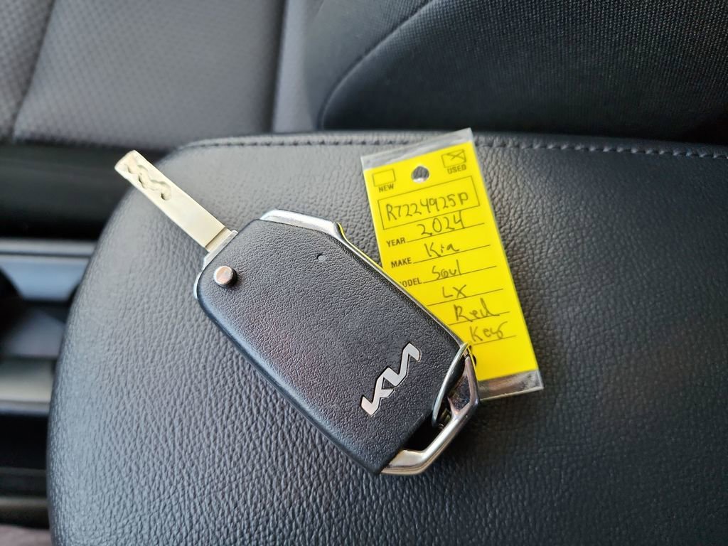 Used 2024 Kia Soul LX w/ Option Group 015 image 40